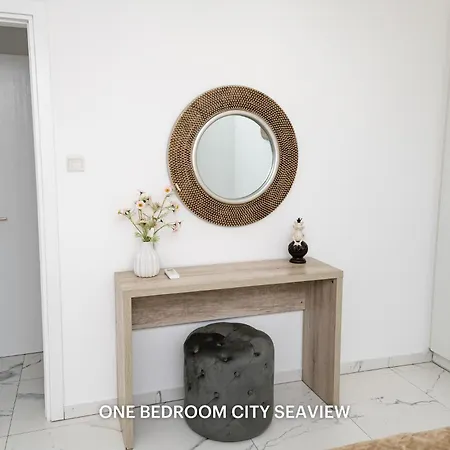 Lazuli Seaview 2bdr * Larnaca