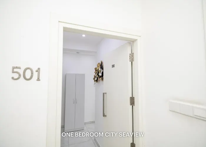 アパート Lazuli Seaview 2bdr ラルナカ