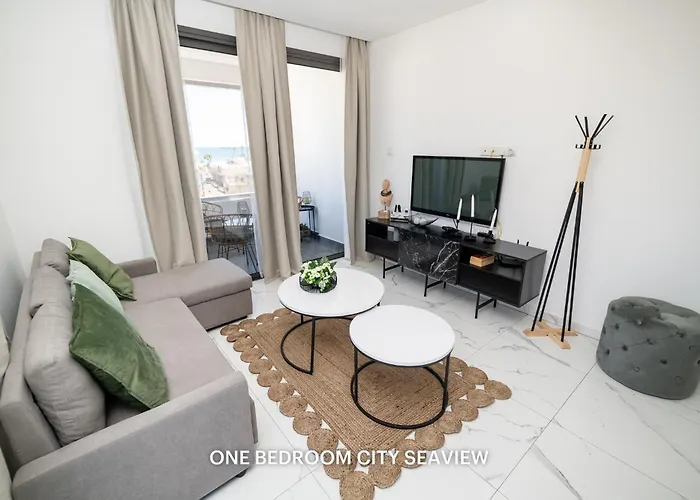 アパート Lazuli Seaview 2bdr ラルナカ